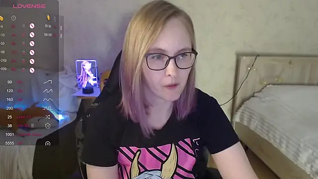 Agatha Mott online show from 10/10/25, 05:17