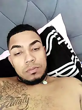 Snapshot of Elgroney23 chatting on 02/02/25, 09:45 Elgroney23 online show from 02/02/25, 09:45