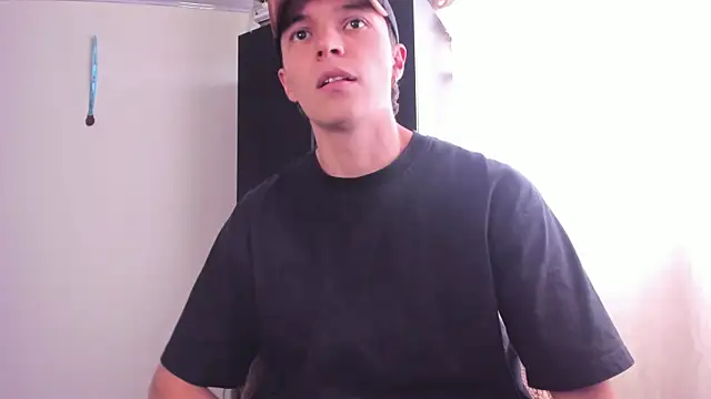 Snapshot of Mastrangelo_xxx chatting on 03/17/25, 06:53 Mastrangelo xxx online show from 03/17/25, 06:53