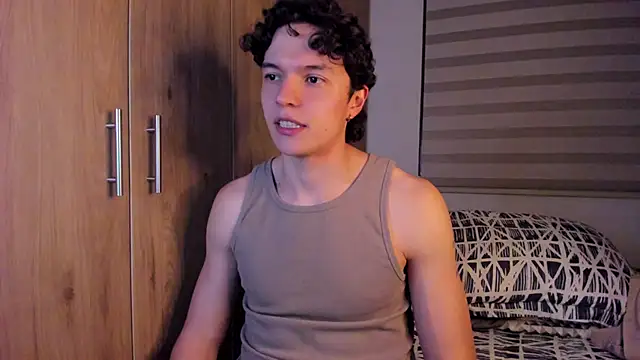 Snapshot of Mastrangelo_xxx chatting on 10/18/25, 04:37 Mastrangelo xxx online show from 10/18/25, 04:37