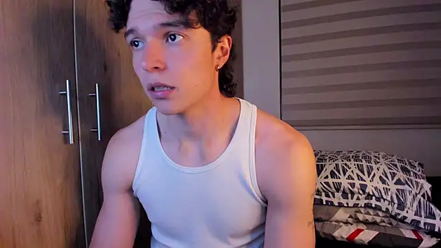 Snapshot of Mastrangelo_xxx chatting on 10/24/25, 02:52 Mastrangelo xxx online show from 10/24/25, 02:52