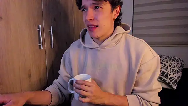 Snapshot of Mastrangelo_xxx chatting on 10/29/25, 03:20 Mastrangelo xxx online show from 10/29/25, 03:20