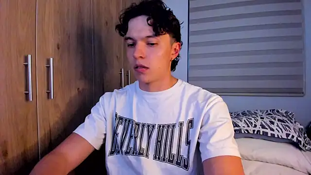 Snapshot of Mastrangelo_xxx chatting on 11/06/25, 04:35 Mastrangelo xxx online show from 11/06/25, 04:35