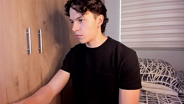 Snapshot of Mastrangelo_xxx chatting on 11/21/25, 08:29 Mastrangelo xxx online show from 11/21/25, 08:29