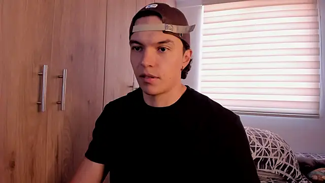 Snapshot of Mastrangelo_xxx chatting on 11/22/25, 07:57 Mastrangelo xxx online show from 11/22/25, 07:57