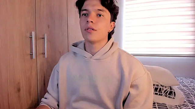 Snapshot of Mastrangelo_xxx chatting on 11/25/25, 08:09 Mastrangelo xxx online show from 11/25/25, 08:09