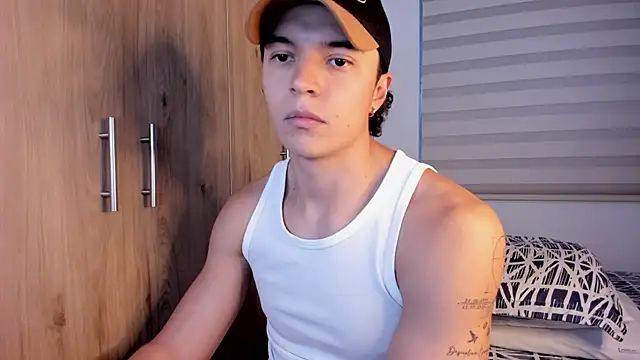 Snapshot of Mastrangelo_xxx chatting on 11/30/25, 10:47 Mastrangelo xxx online show from 11/30/25, 10:47