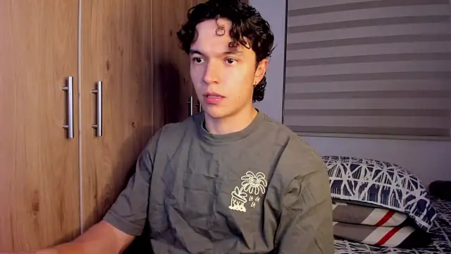 Snapshot of Mastrangelo_xxx chatting on 12/19/25, 04:19 Mastrangelo xxx online show from 12/19/25, 04:19