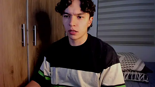 Snapshot of Mastrangelo_xxx chatting on 01/15/26, 04:17 Mastrangelo xxx online show from 01/15/26, 04:17