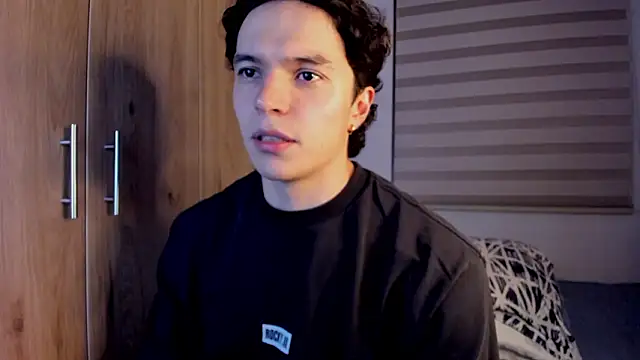 Snapshot of Mastrangelo_xxx chatting on 02/04/26, 04:18 Mastrangelo xxx online show from 02/04/26, 04:18