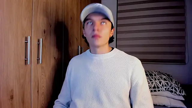 Snapshot of Mastrangelo_xxx chatting on 02/06/26, 04:06 Mastrangelo xxx online show from 02/06/26, 04:06