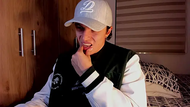 Snapshot of Mastrangelo_xxx chatting on 02/16/26, 05:03 Mastrangelo xxx online show from 02/16/26, 05:03