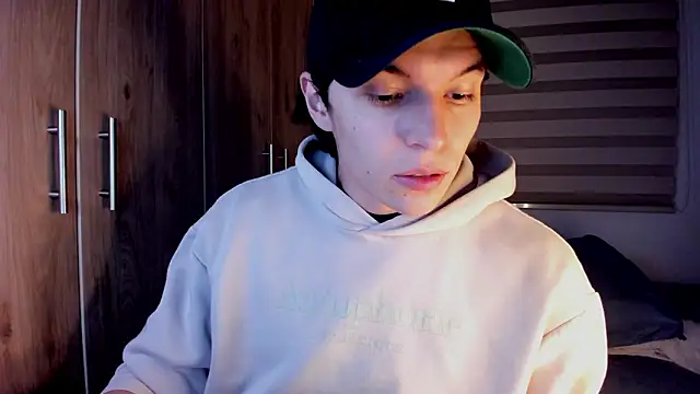 Snapshot of Mastrangelo_xxx chatting on 03/06/26, 04:09 Mastrangelo xxx online show from 03/06/26, 04:09