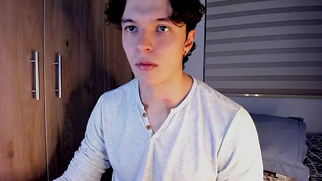 Snapshot of Mastrangelo_xxx chatting on 03/13/26, 03:57 Mastrangelo xxx online show from 03/13/26, 03:57