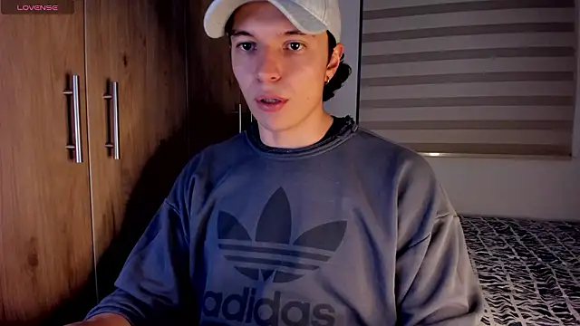 Snapshot of Mastrangelo_xxx chatting on 03/17/26, 03:55 Mastrangelo xxx online show from 03/17/26, 03:55