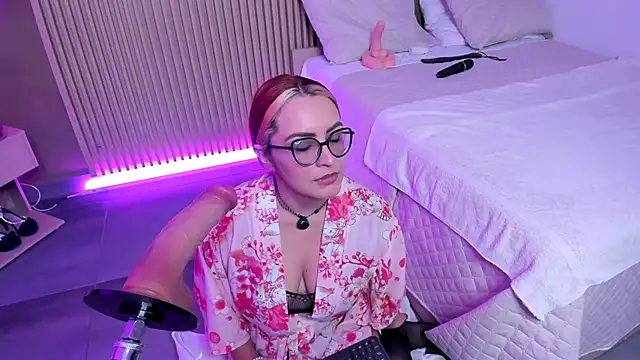 Snapshot of JessyCream chatting on 10/04/25, 08:40 JessyCream online show from 10/04/25, 08:40