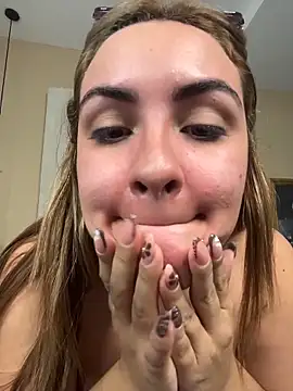 Snapshot of JessyCream chatting on 06/10/26, 01:10 JessyCream online show from 06/10/26, 01:10