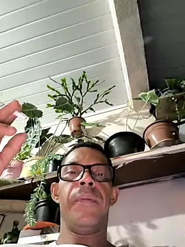 Snapshot of Renato571 chatting on 04/26/26, 01:03 Renato571 online show from 04/26/26, 01:03