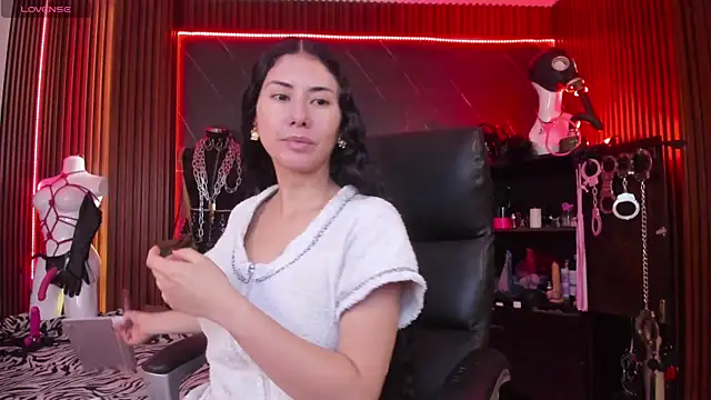 XiaQueen online show from 12/17/25, 01:17