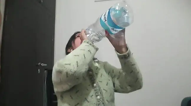 Queen Couple online show from 02/06/25, 11:43