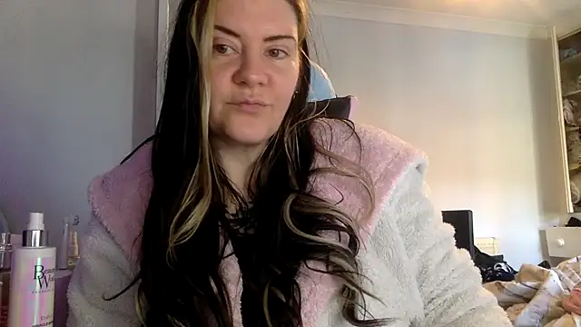 AureliaXOX online show from 02/05/25, 10:30