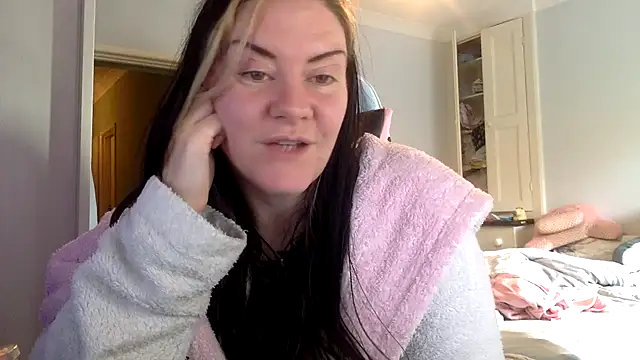 AureliaXOX online show from 02/05/25, 02:16