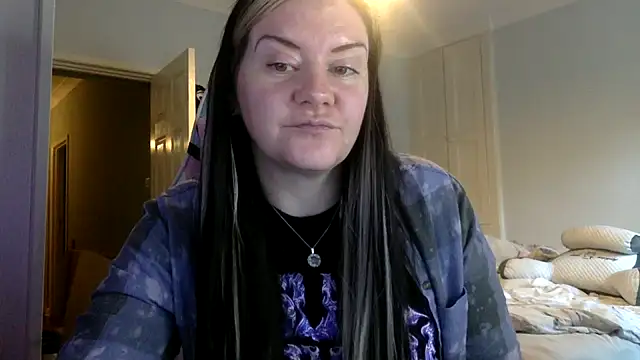 AureliaXOX online show from 02/07/25, 11:45