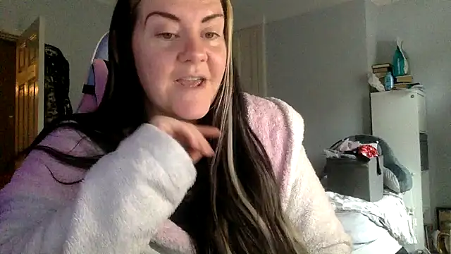 AureliaXOX online show from 02/09/25, 02:07