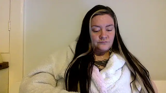 AureliaXOX online show from 02/12/25, 12:22