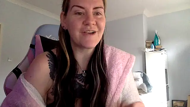 AureliaXOX online show from 02/16/25, 11:05