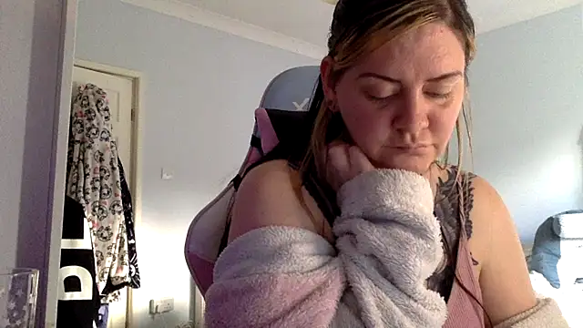 AureliaXOX online show from 02/22/25, 03:47