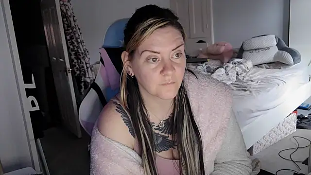 AureliaXOX online show from 02/23/25, 03:08