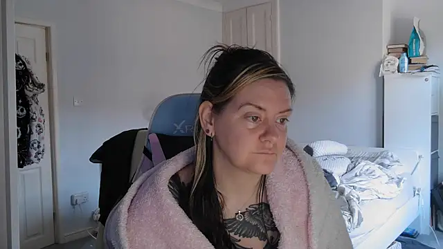 AureliaXOX online show from 03/02/25, 12:11