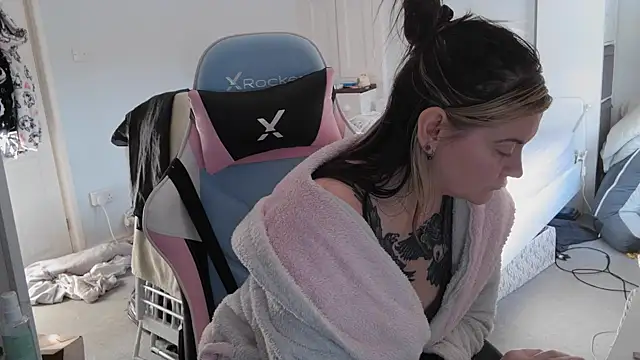 AureliaXOX online show from 03/02/25, 03:48