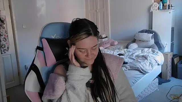 AureliaXOX online show from 03/06/25, 09:58