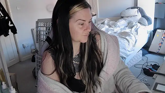 AureliaXOX online show from 03/08/25, 09:39