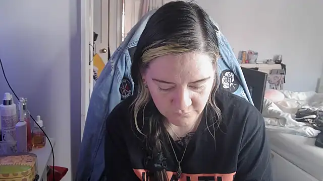 AureliaXOX online show from 09/19/25, 09:00