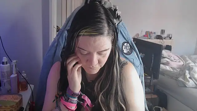 AureliaXOX online show from 09/21/25, 10:17