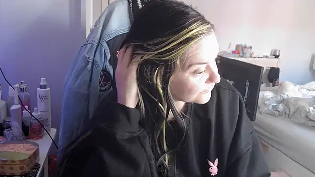 AureliaXOX online show from 09/27/25, 10:09