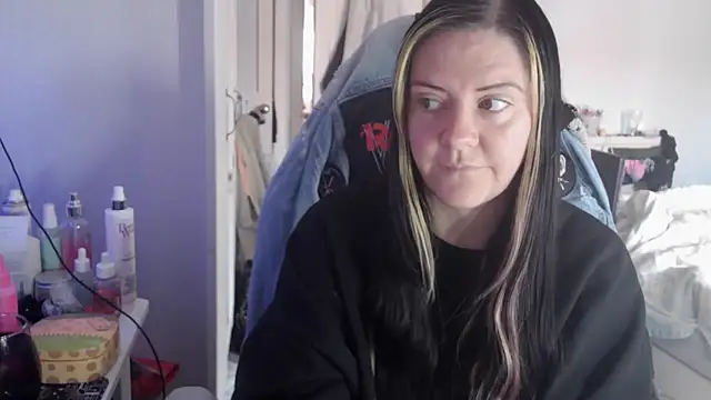 AureliaXOX online show from 10/01/25, 09:15