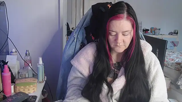 AureliaXOX online show from 10/18/25, 08:59