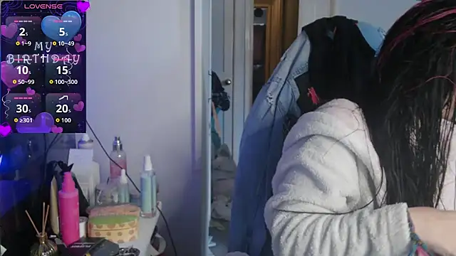 AureliaXOX online show from 10/22/25, 10:37