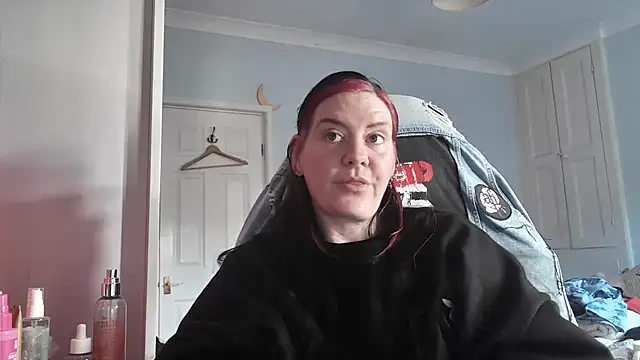 AureliaXOX online show from 10/28/25, 01:58