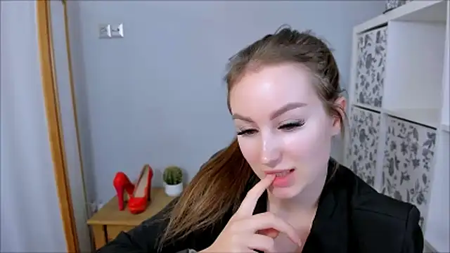 DonnaCam online show from 10/28/25, 09:28