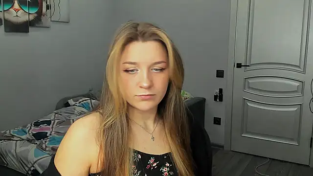 MollyMi0 online show from 02/06/25, 10:21