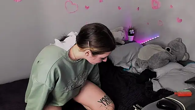 MollyMi0 online show from 02/24/25, 03:12