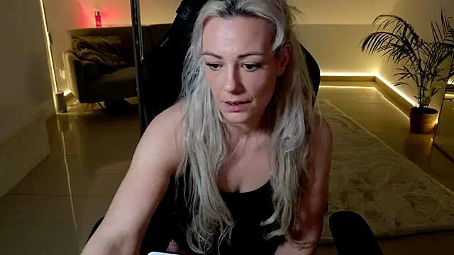 TessaWayne online show from 04/26/26, 07:22