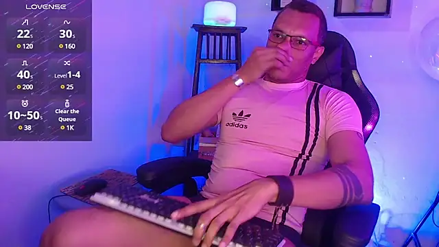 Snapshot of XhaseFoX chatting on 02/06/25, 03:37 XhaseFoX online show from 02/06/25, 03:37