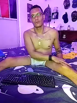 Snapshot of XhaseFoX chatting on 03/05/25, 05:29 XhaseFoX online show from 03/05/25, 05:29