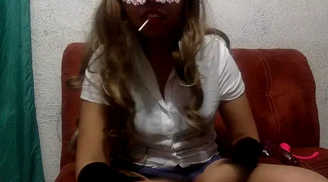 Snapshot of sharonlopez9611 chatting on 02/11/25, 04:44 sharonlopez9611 online show from 02/11/25, 04:44